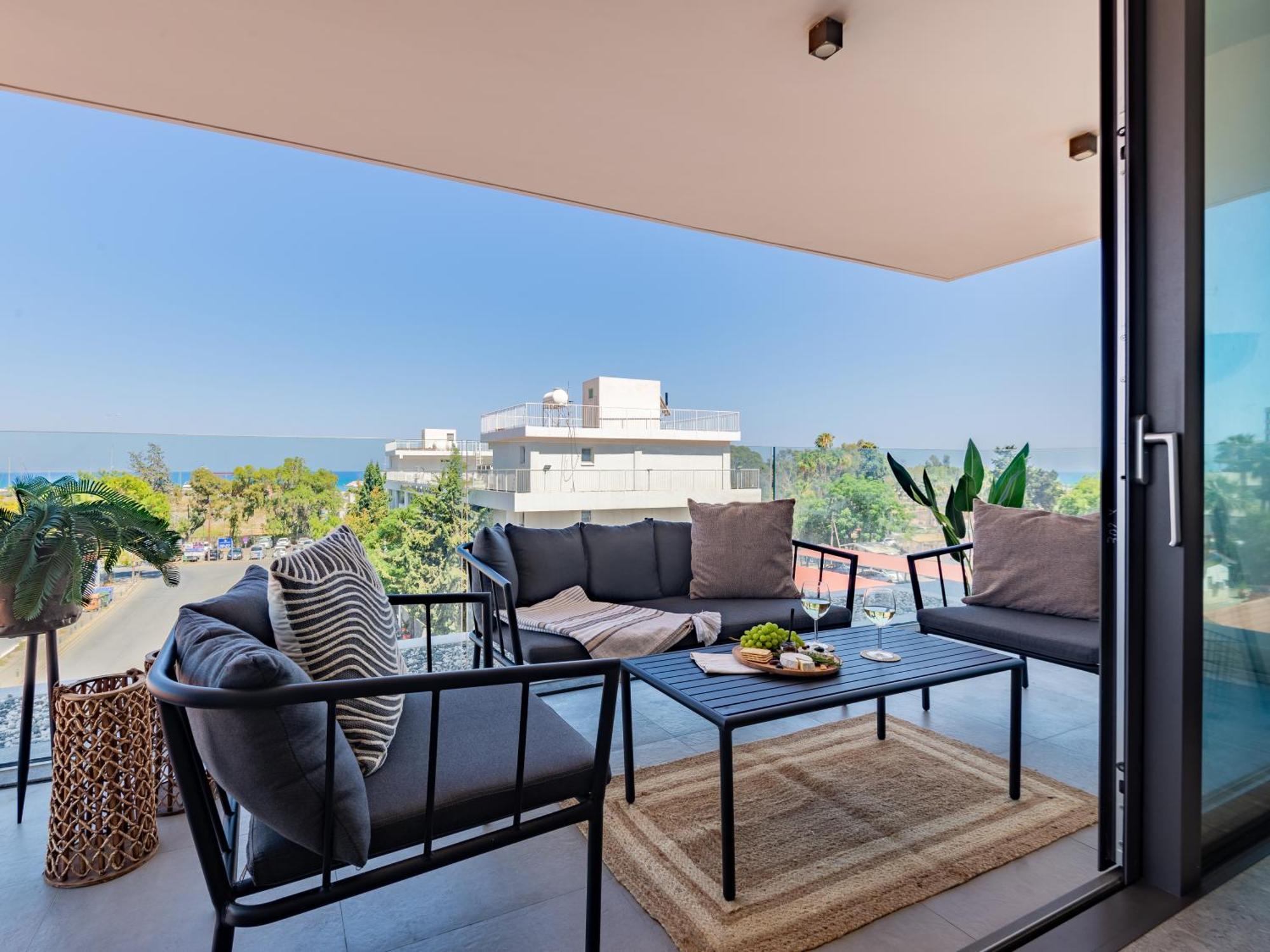 Sanders Gaia - Bright Two-Bedroom Apartment With Sea View لارنكا المظهر الخارجي الصورة